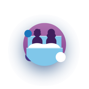 Profiler af en mand og en kvinde, der sidder op i sengen